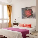 La Casa De Camelias 3*