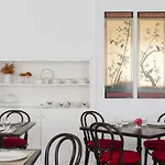 La Casa De Camelias 3*