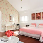 La Casa De Camelias 3*