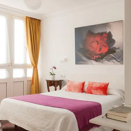 La Casa De Camelias 3*