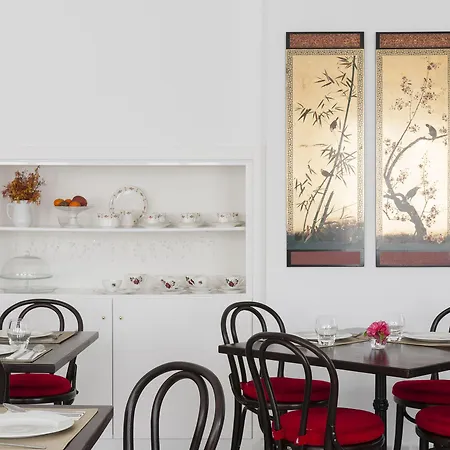 La Casa De Camelias 3*