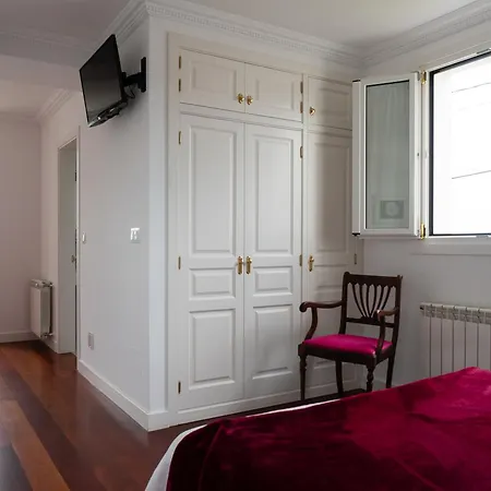 La Casa De Camelias 3*