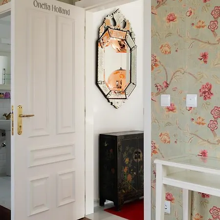 La Casa De Camelias Бусто