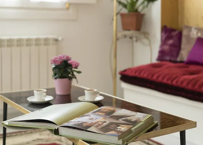 La Casa De Camelias Busto