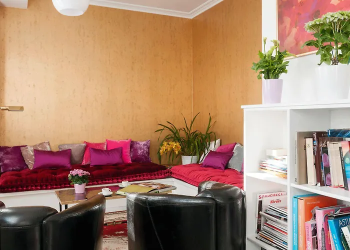 Hotel La Casa De Camelias 3*