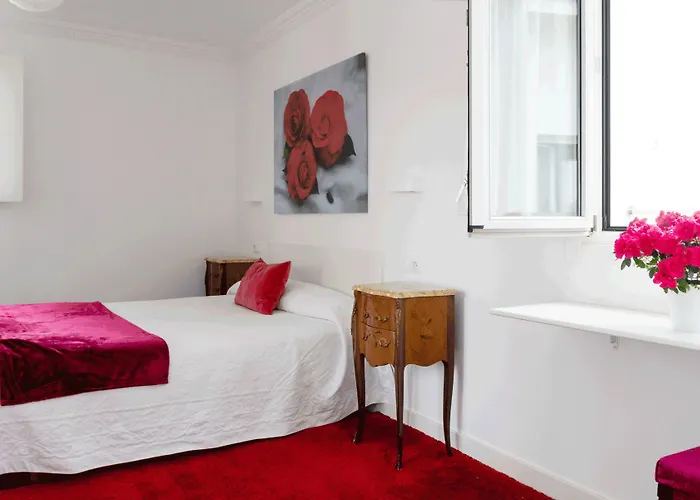 La Casa De Camelias 3*