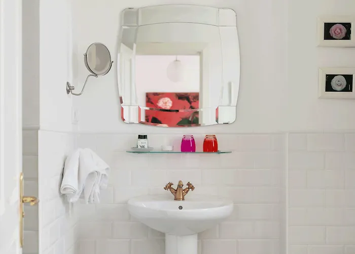 La Casa De Camelias Busto