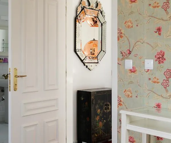 La Casa De Camelias Busto