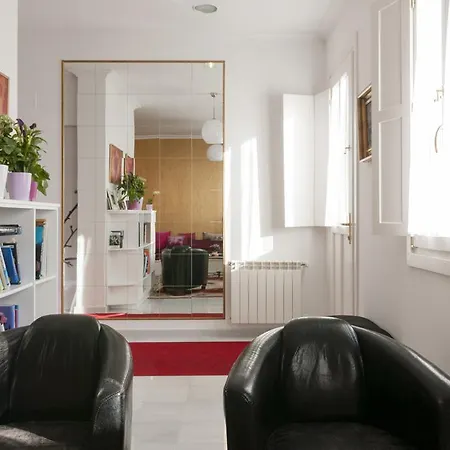 La Casa De Camelias 3*