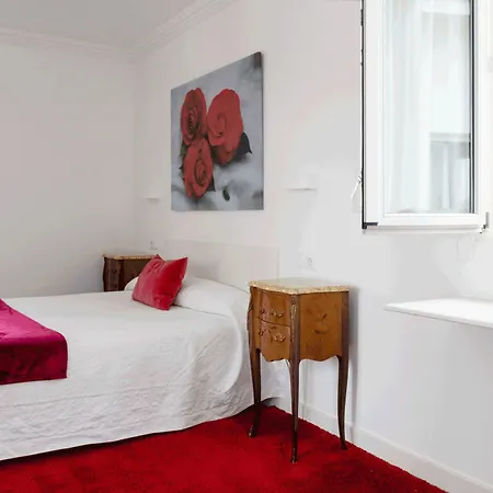 La Casa De Camelias 3*