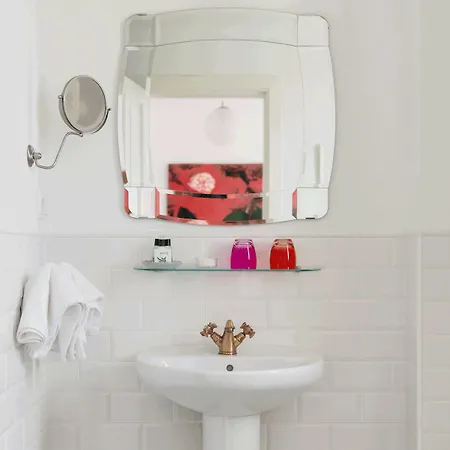 La Casa De Camelias Busto